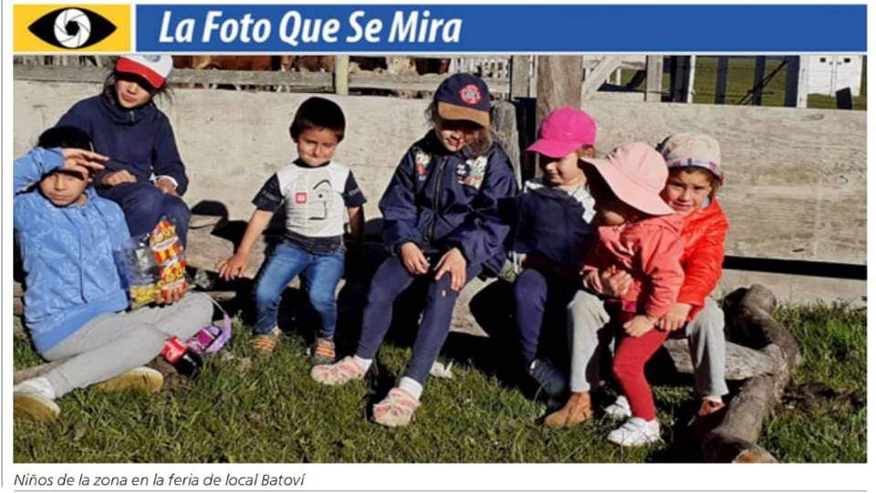 IMAGEN DE LA FOTO QUE SE MIRA NIÑOS EN LA FERIA DE BATOVÍ