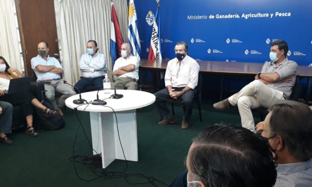 Ministro Uriarte convocó a las gremiales