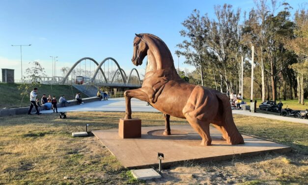 Una escultura para interactuar con ella