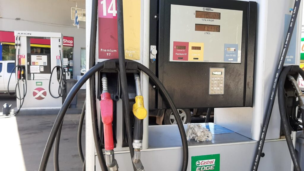 imagen de surtidores de combustibles, tarifas públicas 