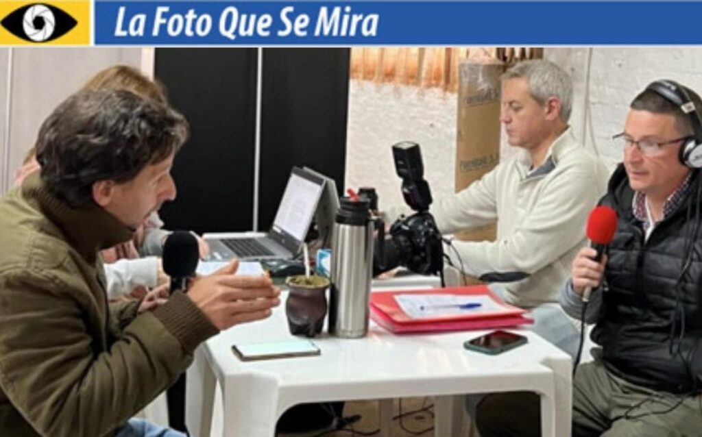 LA FOTO QUE SE MIRA, PALENQUE AGROPECUARIO TRASMITIENDO POR RADIO EL CONGRESO 