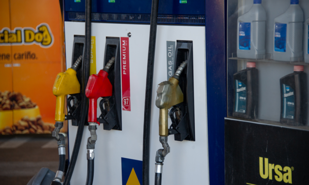Ejecutivo mantiene precio de combustibles en Julio