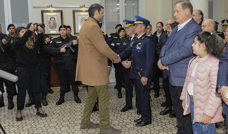 IMAGEN DE LA AUTORIDADES, ASUMIÓ SU CARGO EL NUEVO JEFE DE POLICÍA DE TACUAREMBÓ 