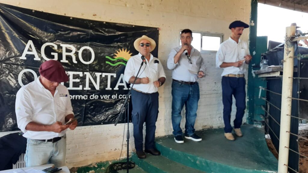 IMAGEN DE INTEGRANTES DE LA FIRMA F&G GROUP AGRO ORIENTAL Y MARCELO POLLO TITULAR DE CABAÑA ARBOLITO: MERCADO RÁPIDO Y DE MENOS A MÁS