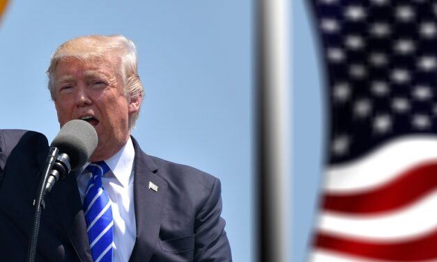 Trump aplaza 90 días aplicación de aranceles