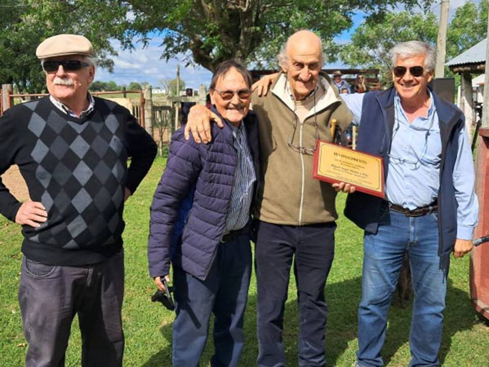 Homenaje y reconocimiento al periodista Miguel Ángel Aldabe