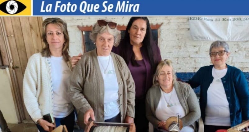 imagen del Grupo de tejedoras que participaron de concurso realizado en la pasada Expo Tacuarembó.